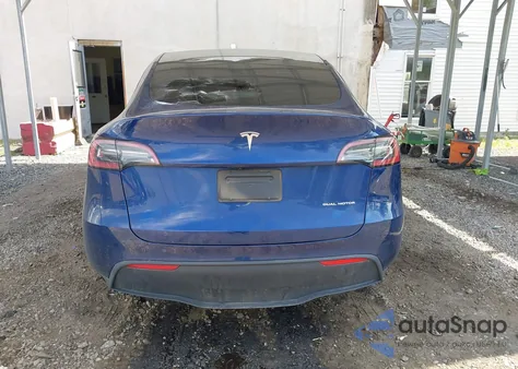 2022 Tesla Model Y Long Range Dual Motor All-Wheel Drive z USA, uszkodzony, nr VIN 7SAYGDEE2NF306932